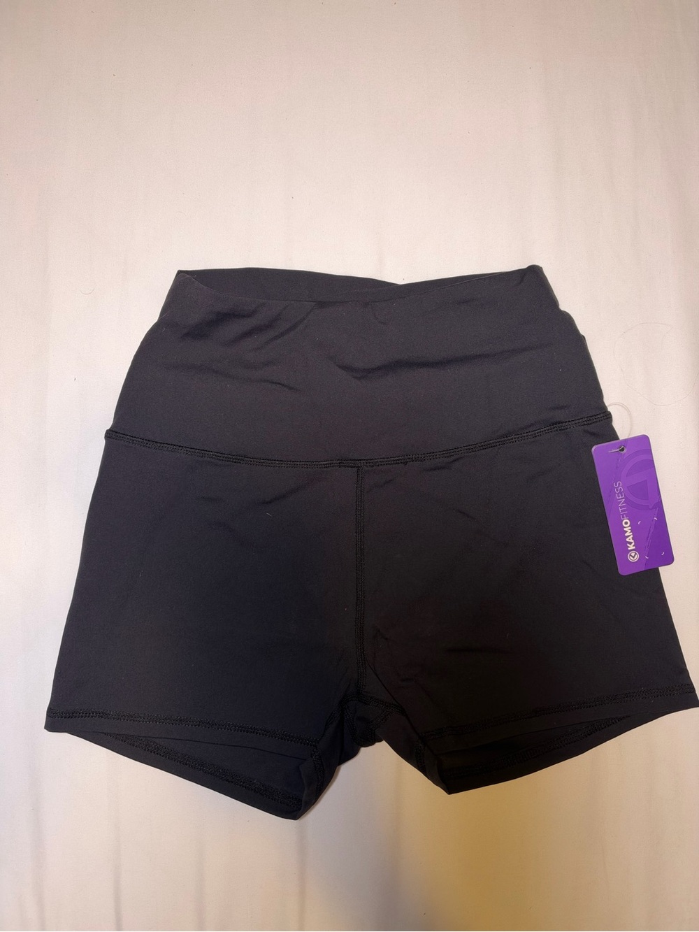 Kanmo High-Waist Black Women’s Fitness Shorts with a back slit